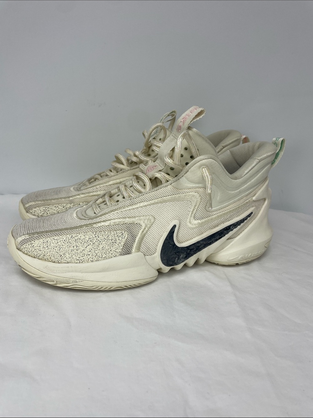 Nike Men's Cream and Black Mesh Performance Sneakers, Size 9